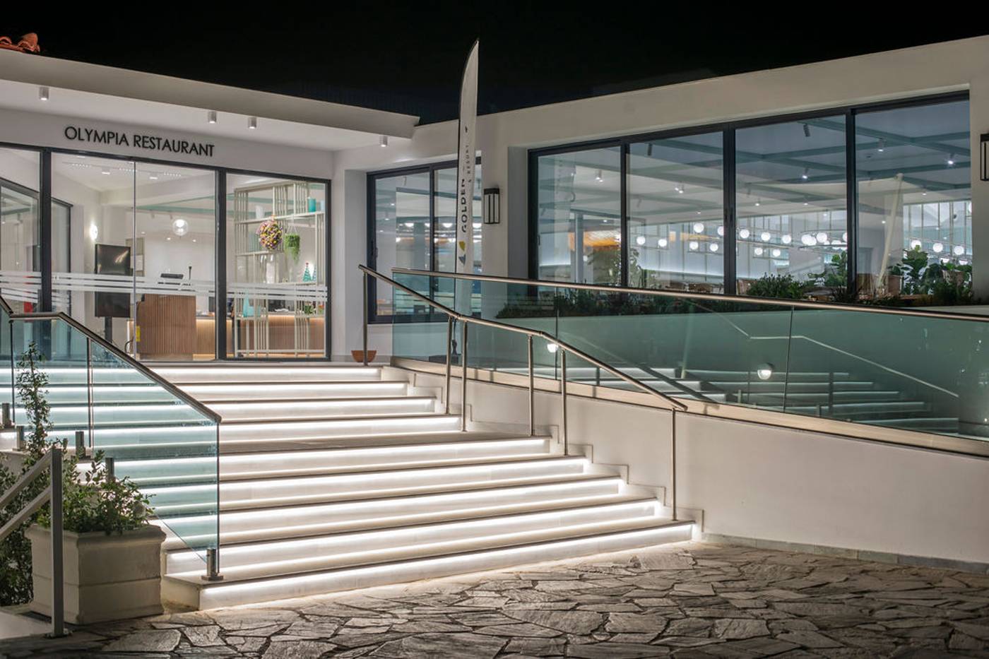 Golden-Coast-Hotel-and-Bungalows-Restaurant-21