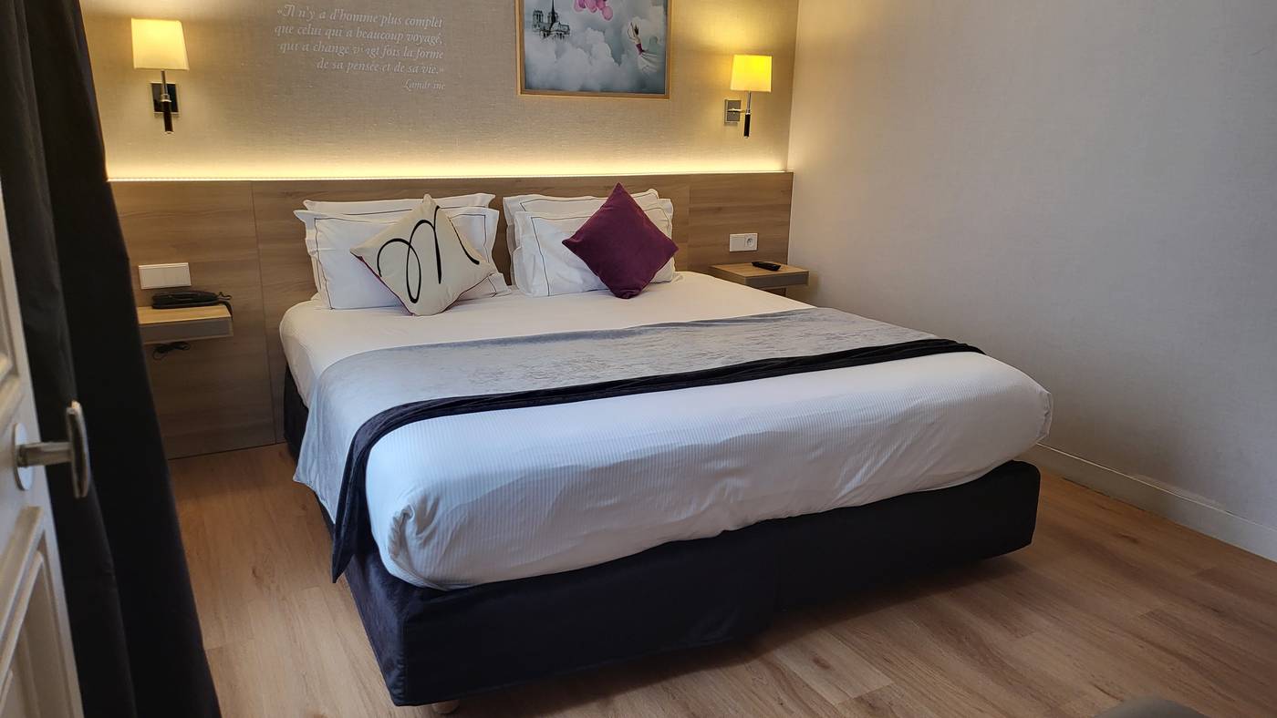 Magda-Champs-Elysees-Room-14