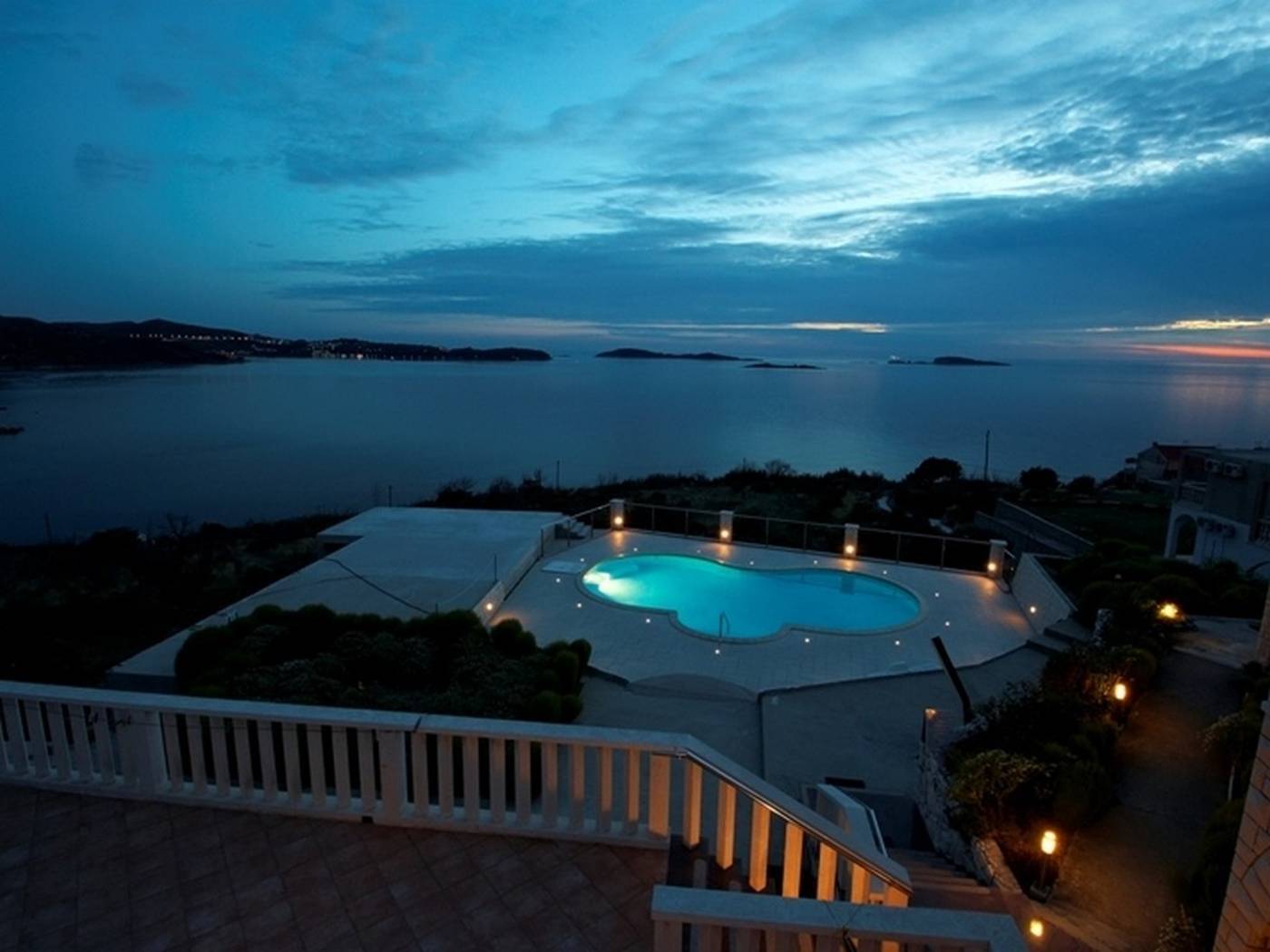 Marnic-Apartments-Lobby-5