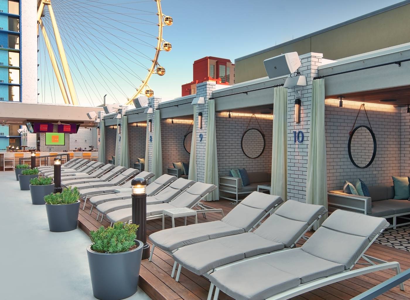 The-LINQ-Hotel-and-Casino---A-Caesars-Rewards-Destination-Pool-41