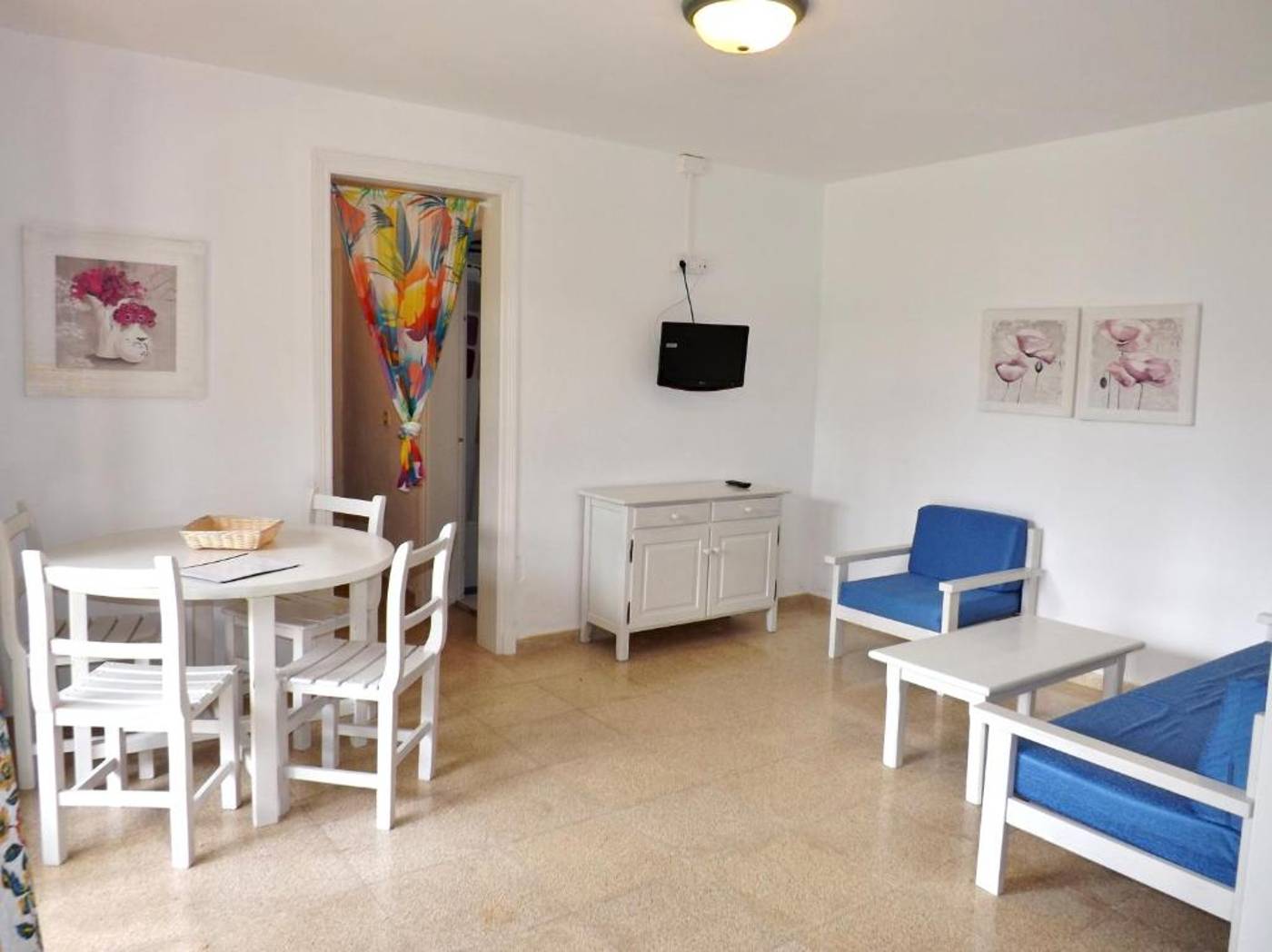 Nure-Cel-Blau-Room-39