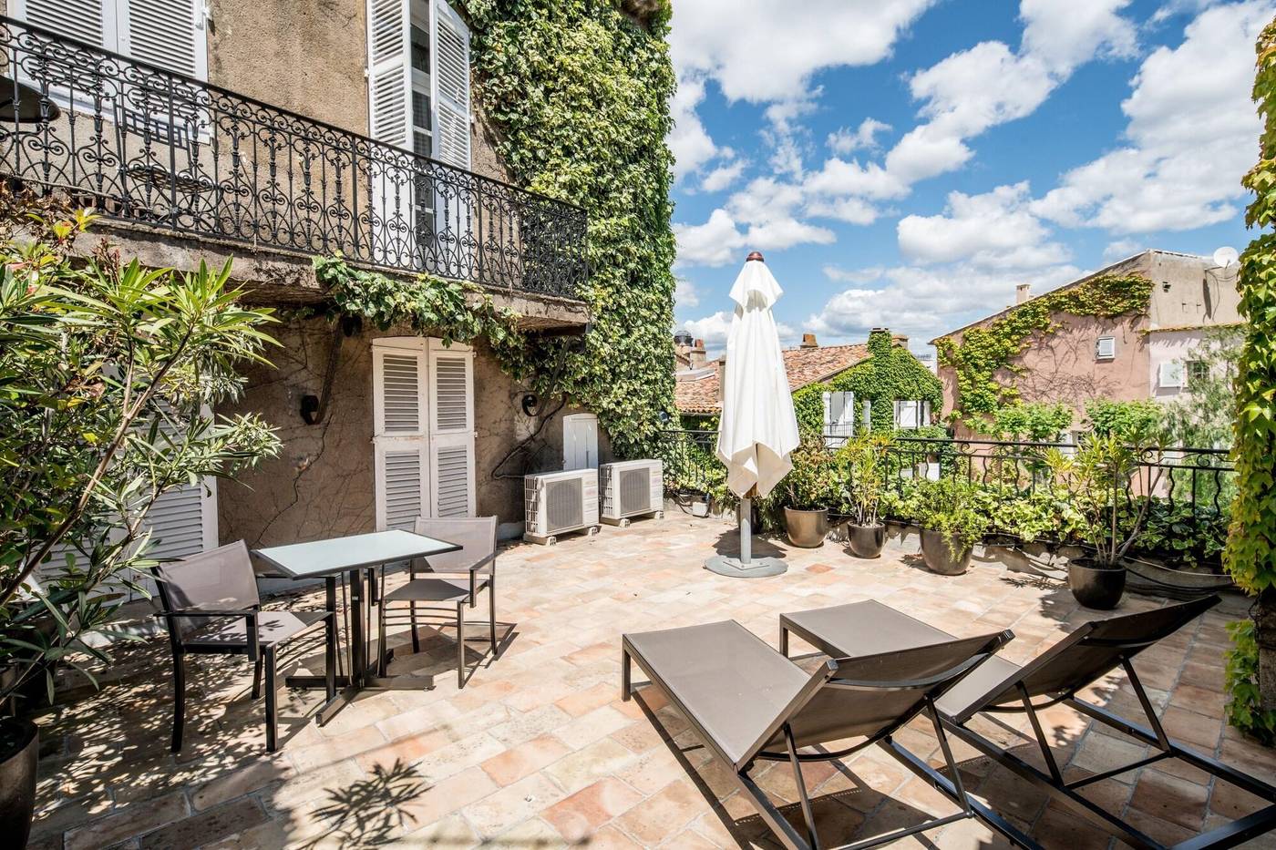 Hotel-Restaurant-Le-Yaca-Room-10