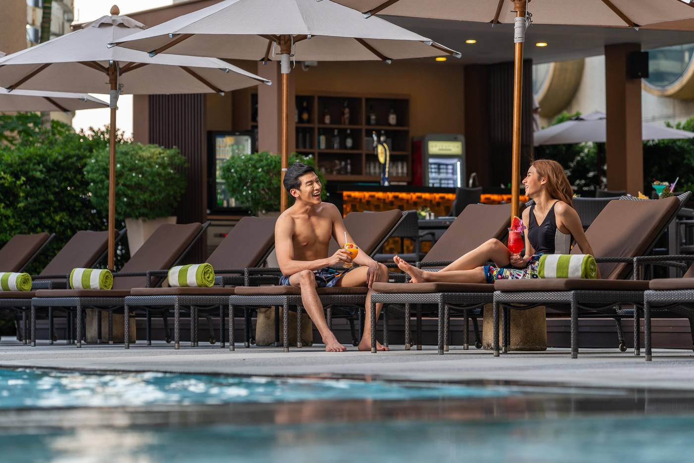 Holiday-Inn-Bangkok-Silom-Pool-60