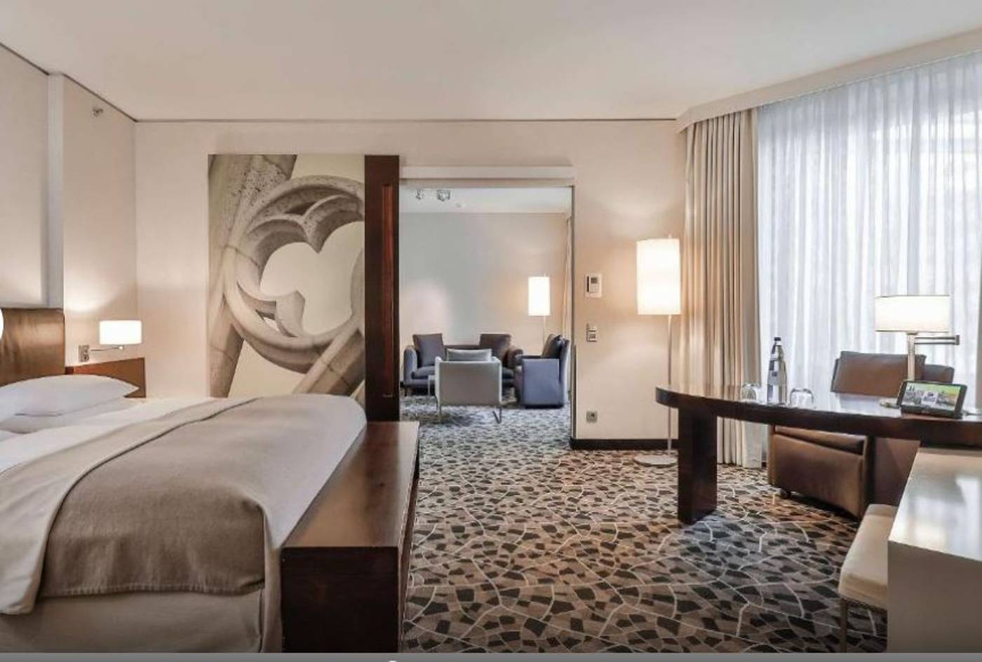 Dorint-Hotel-am-Heumarkt-Koln-Room-21