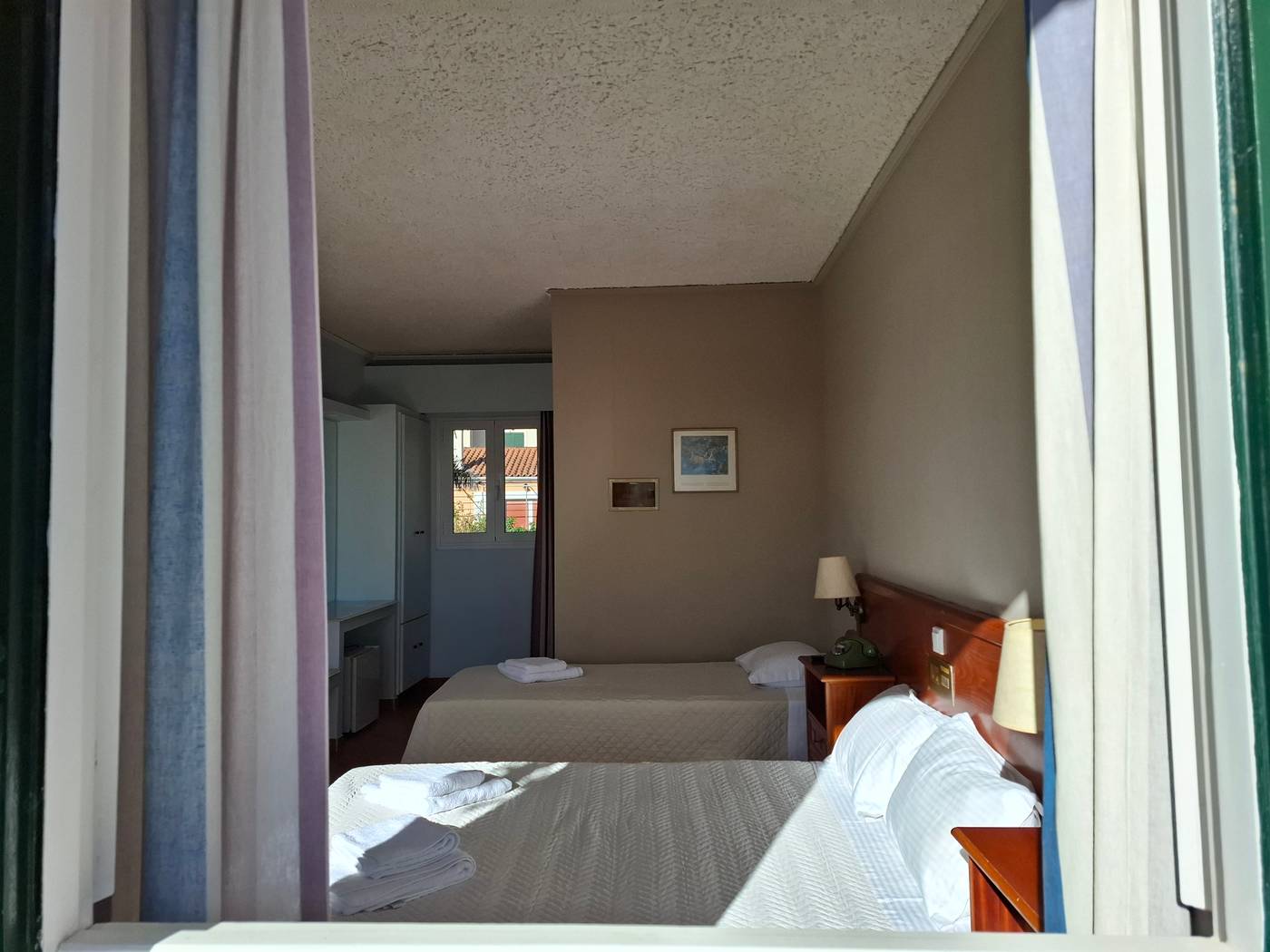 Hotel-Sunrise-Inn-Room-59