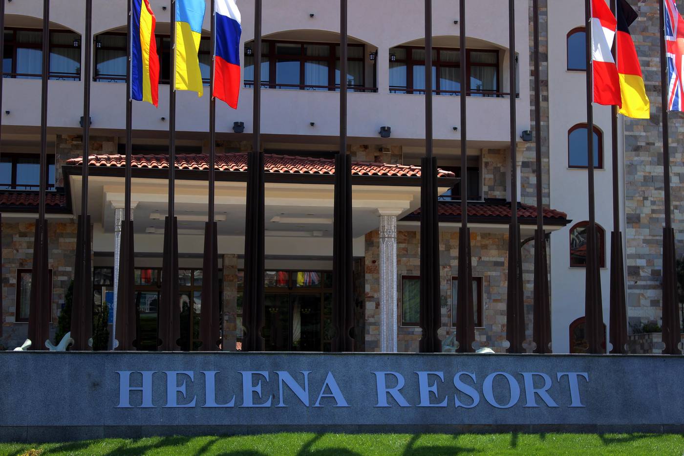 Royal-Palace-Helena-Park-General-view-13