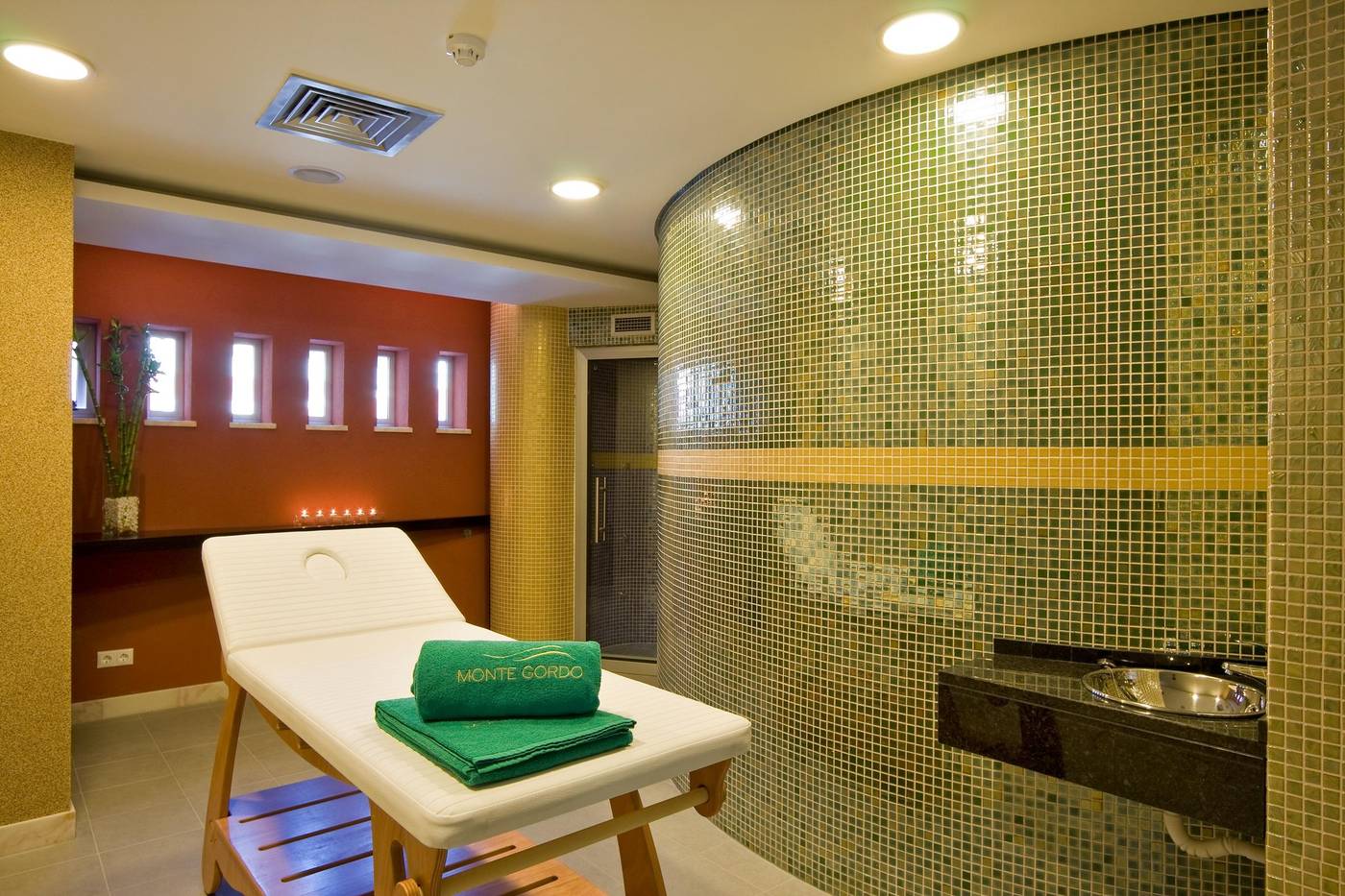 Montegordo-Hotel-Apartamentos---Spa-Sports-and-Entertainment-17