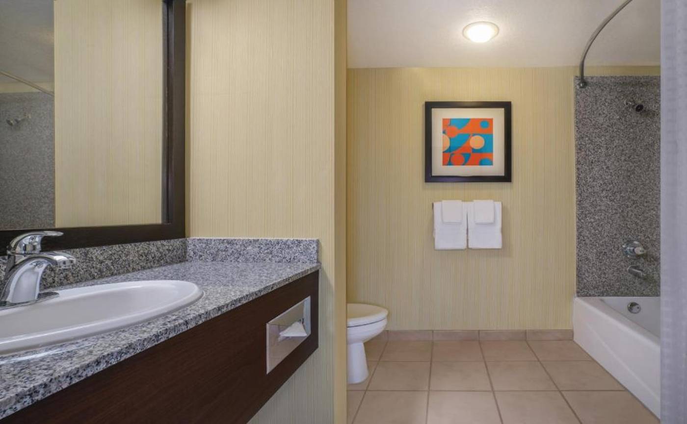 Circus-Circus-Las-Vegas-Hotel-Room-31