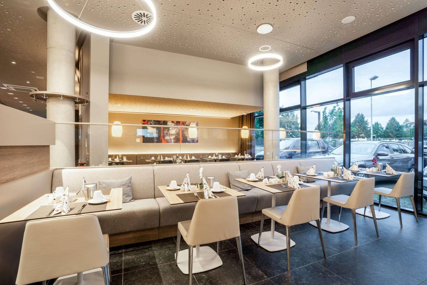 Hey-Lou-Hotel-Monheim-am-Rhein-Restaurant-32