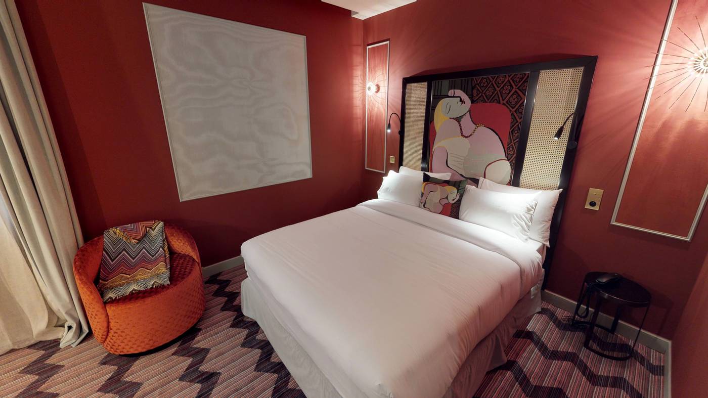 Mom-Art-Hotel-Room-10