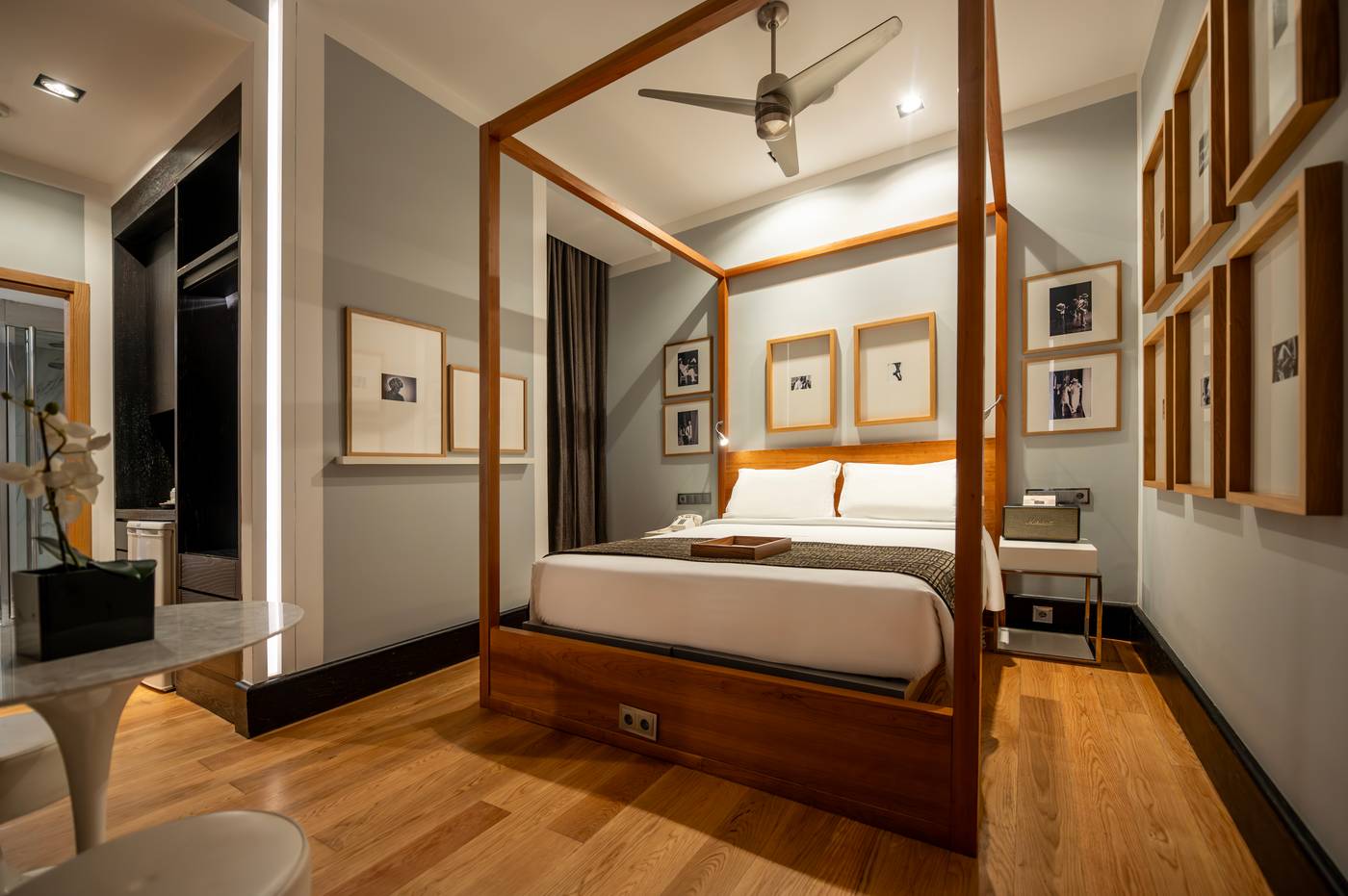 Browns-Downtown-Hotel-Room-21