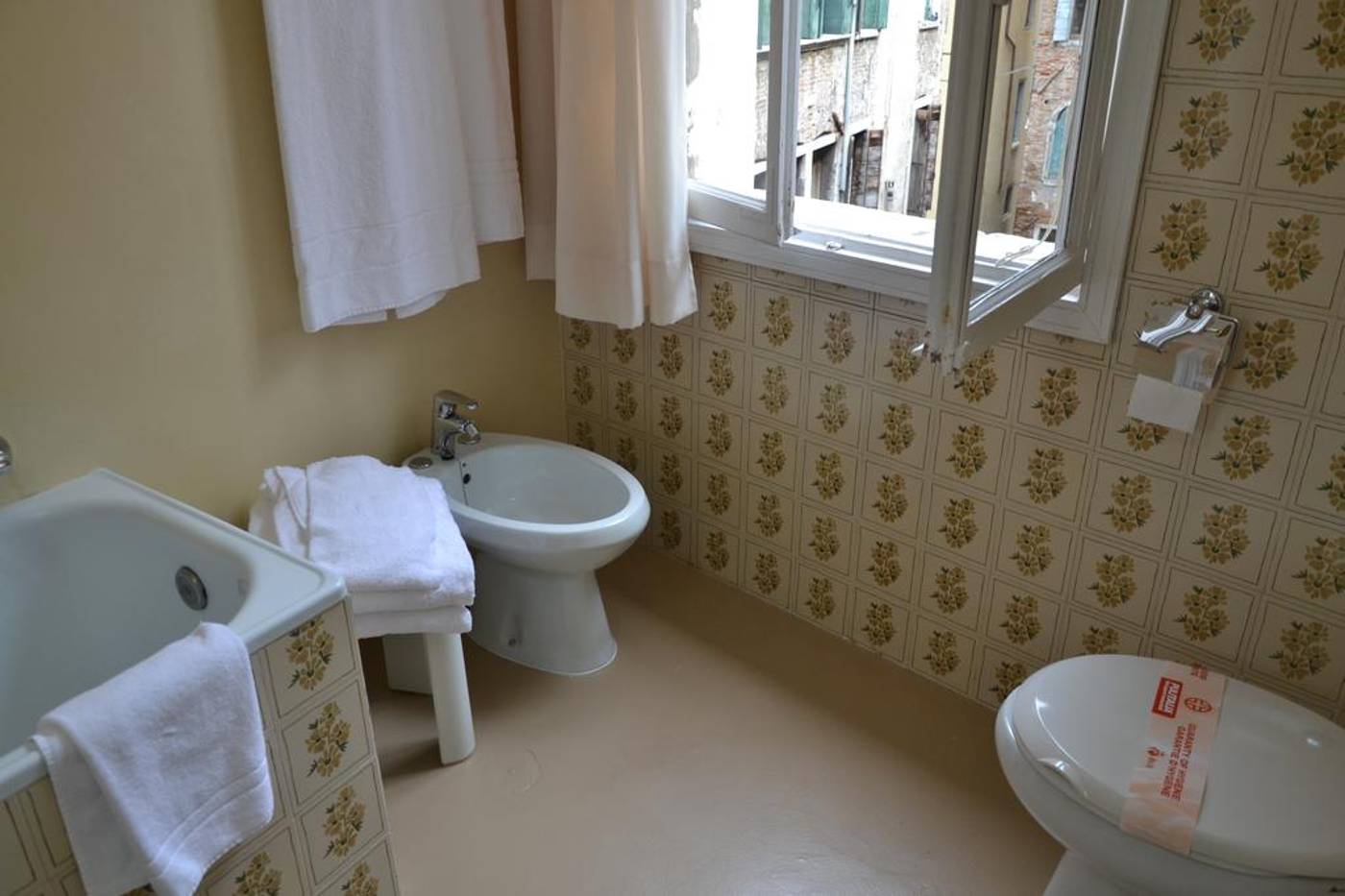 Hotel-Canada-Venezia-Room-8