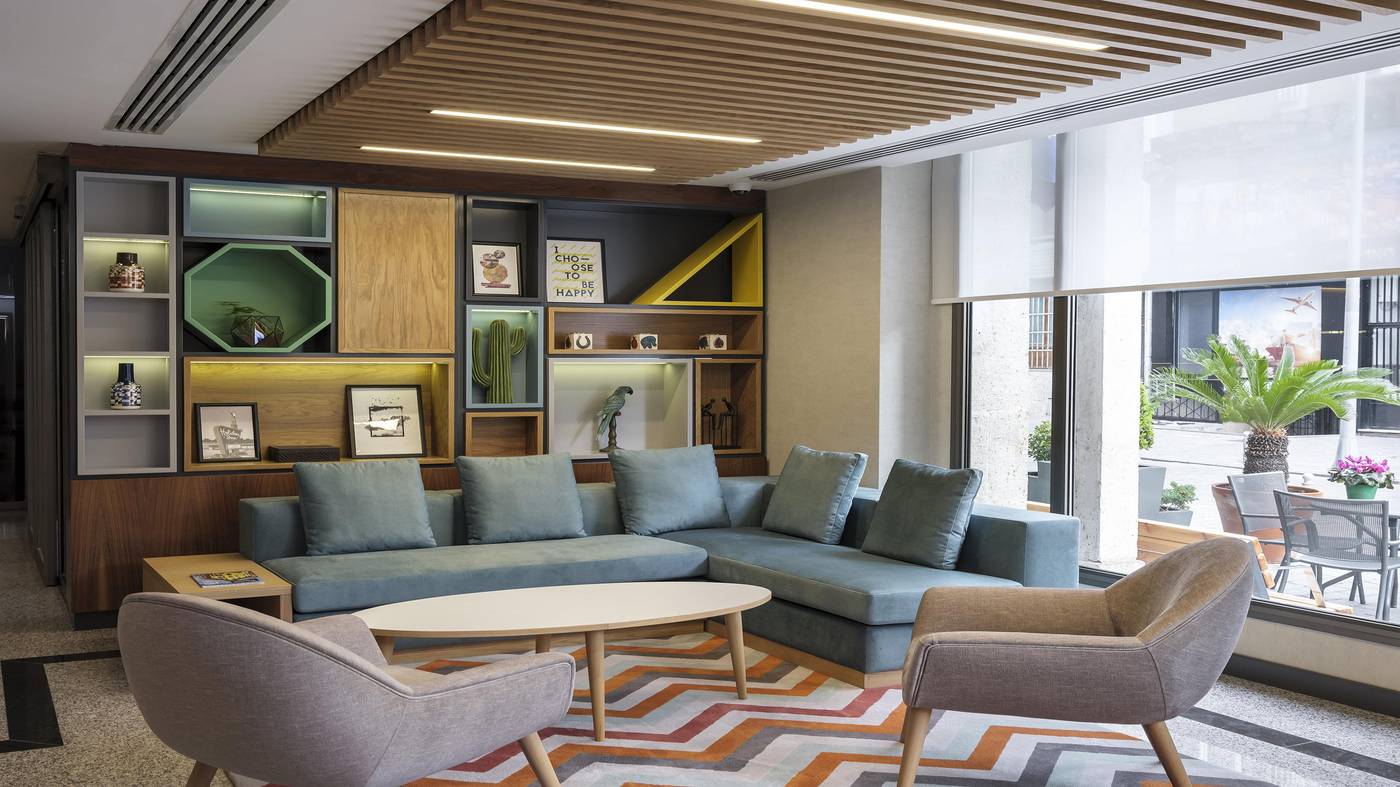 Holiday-Inn-Istanbul-Old-City-Lobby-1