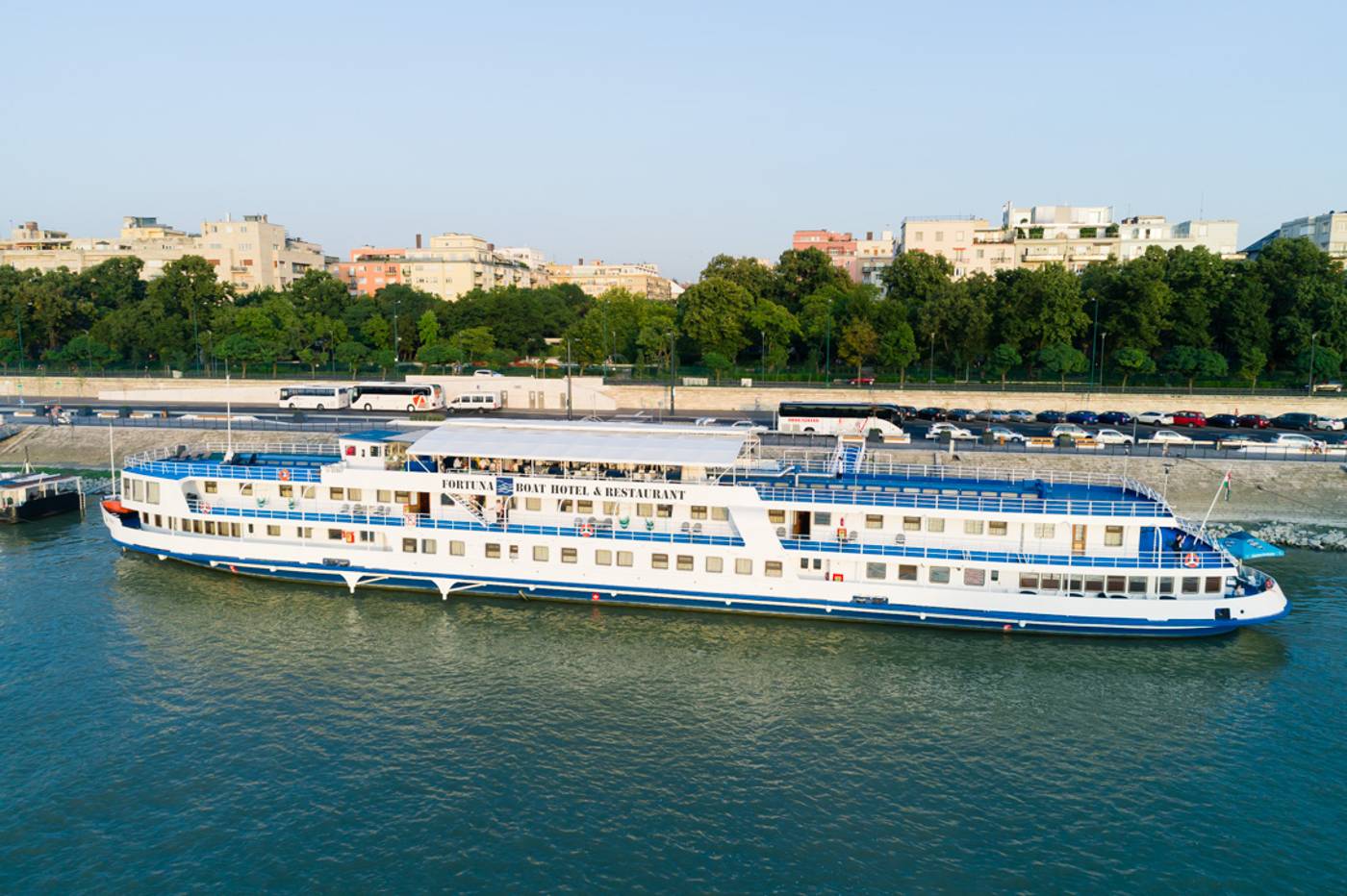 Fortuna-Boat-Hotel-Budapest-General-view-36