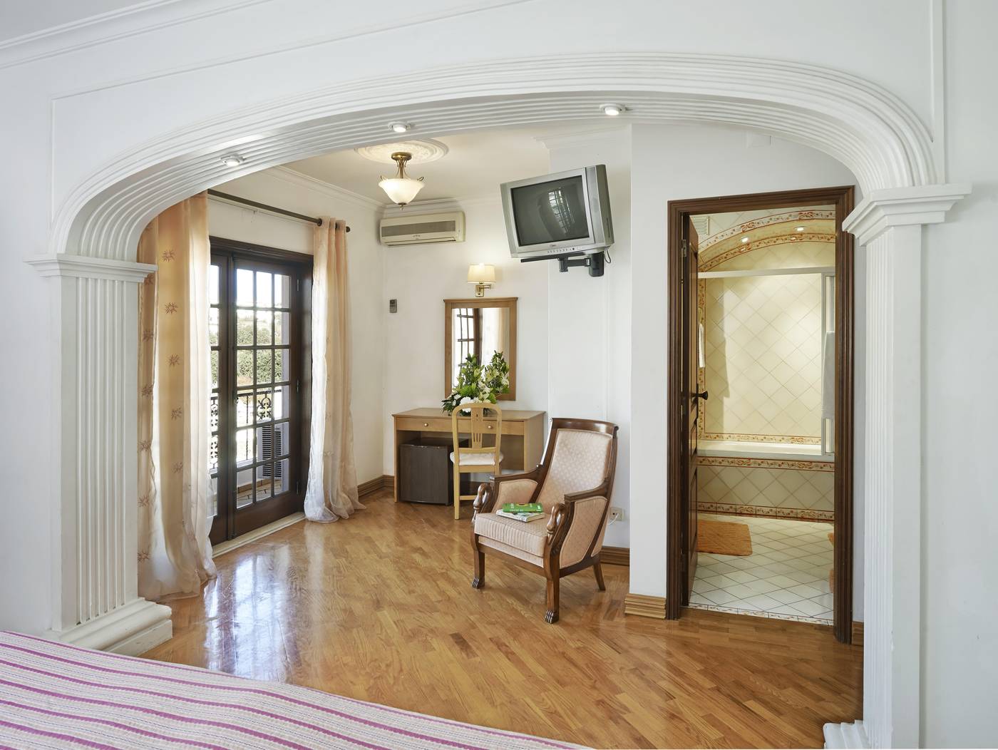 Cheerfulway-Bertolina-Mansion-Room-8