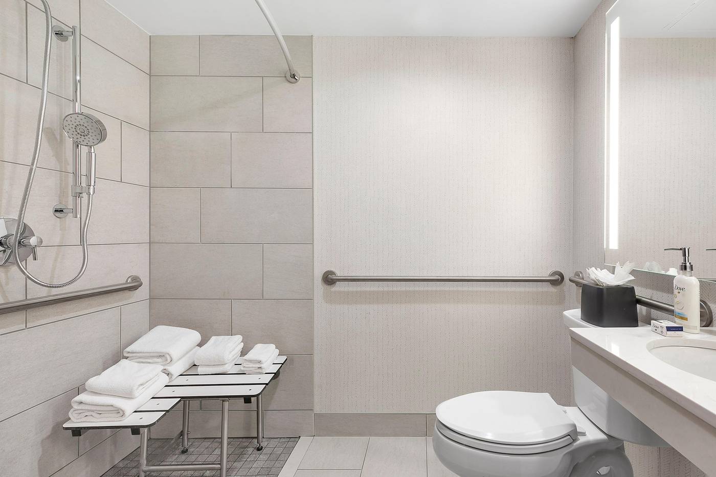 Holiday-Inn-Manhattan-6th-Ave---Chelsea-Room-26