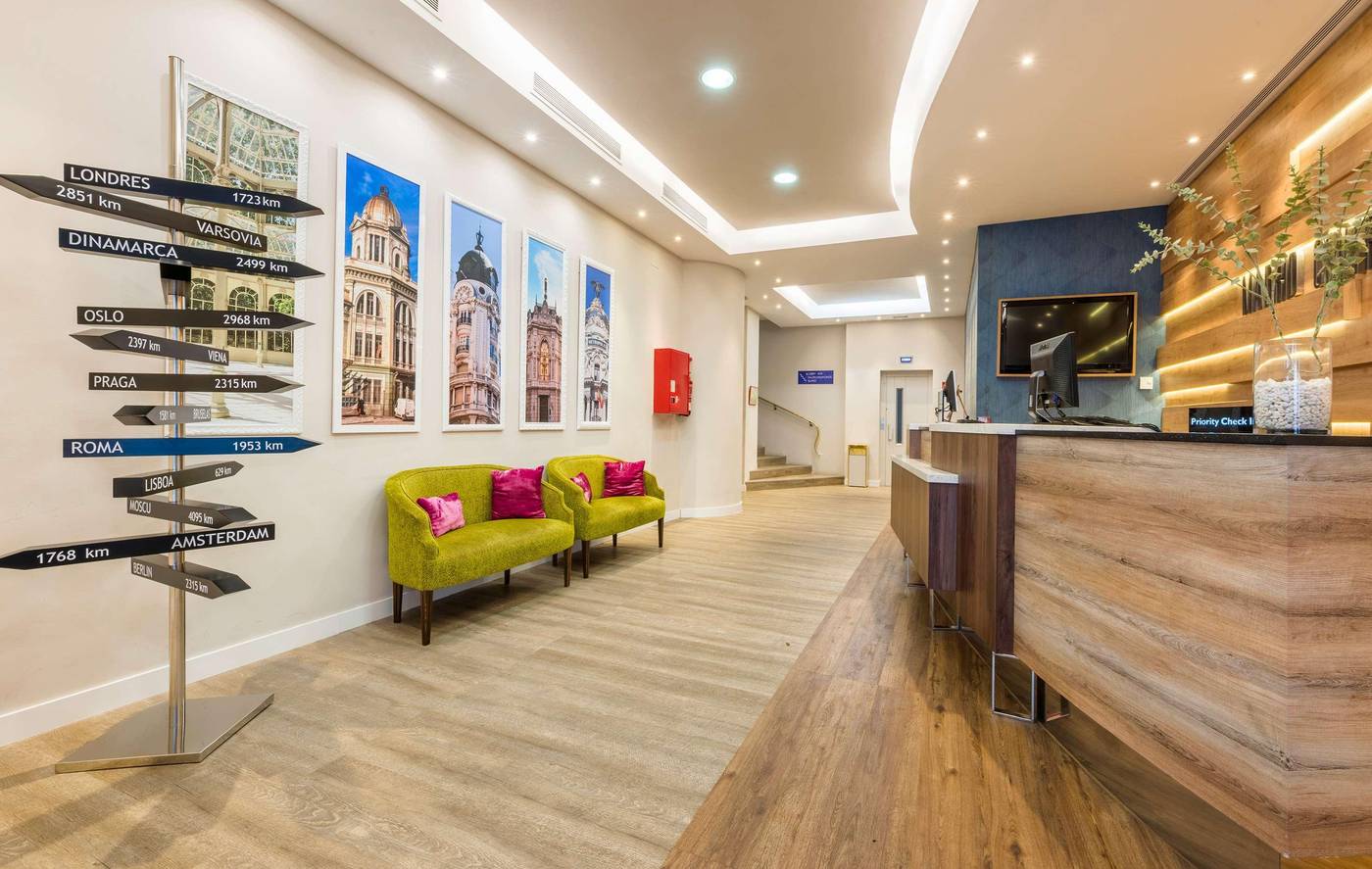 Hotel-Madrid-Centro-Affiliated-by-Melia-Lobby-11
