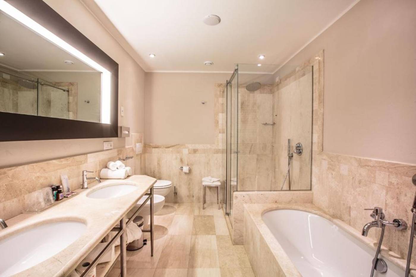 Grande-Baia-Resort-Hotel-Room-34