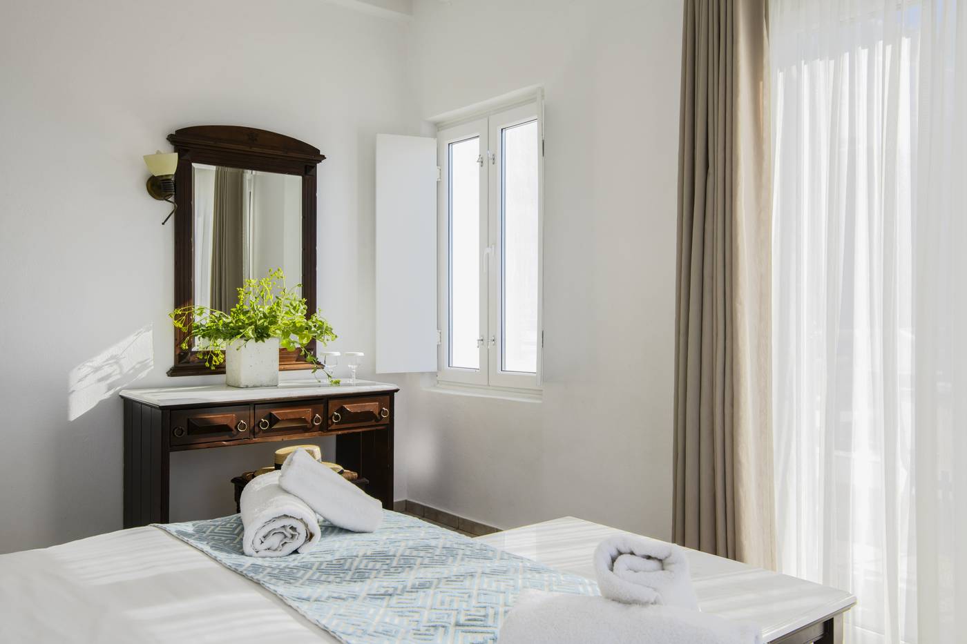 Pelican-Bay---Art-Hotel-Room-43