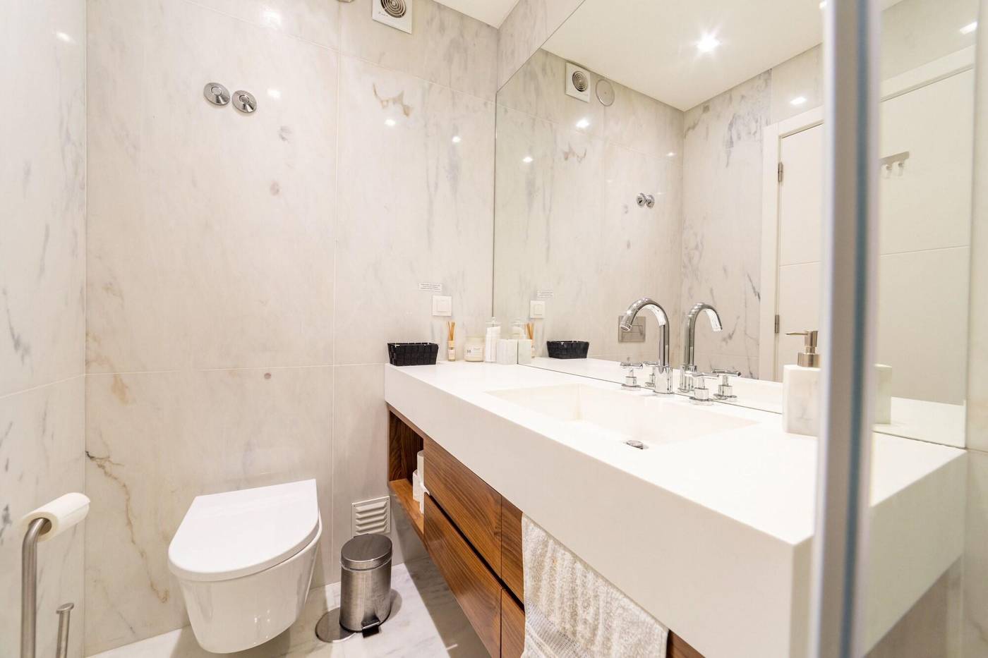 Industrial-Lisbon-Apartment---Adults-Only-Room-29