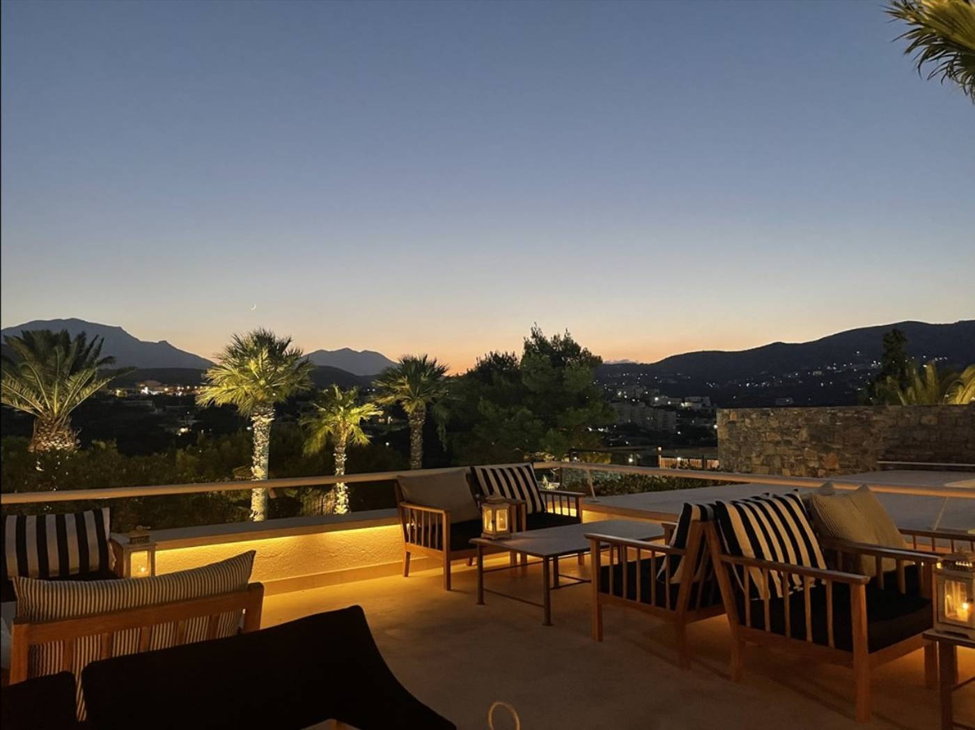St-Nicolas-Bay-Resort-Hotel---Villas-Bar-22