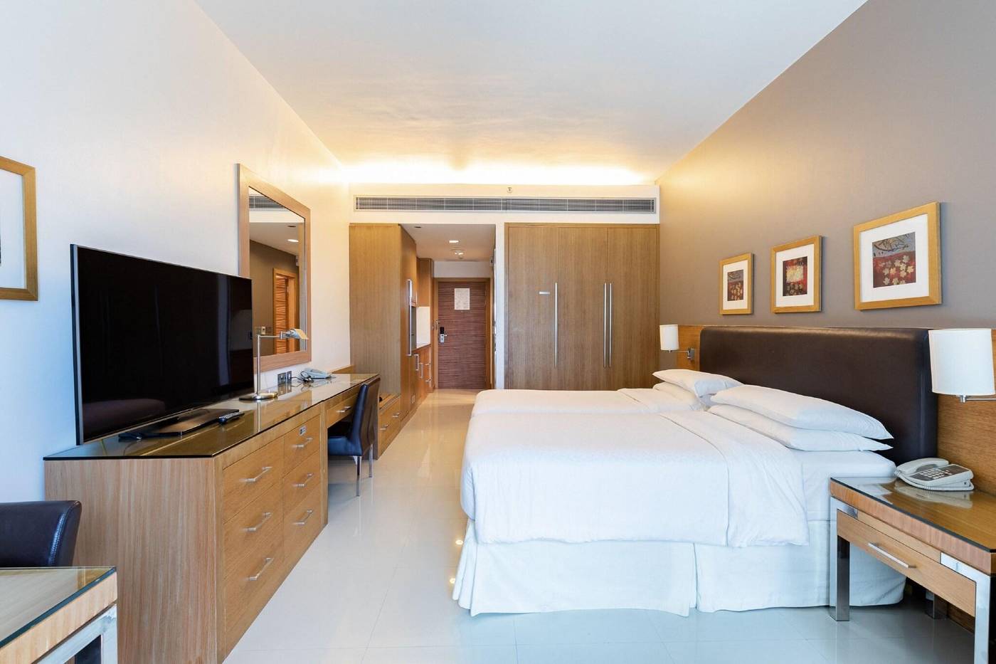 Four-Points-by-Sheraton-Downtown-Dubai-Room-17