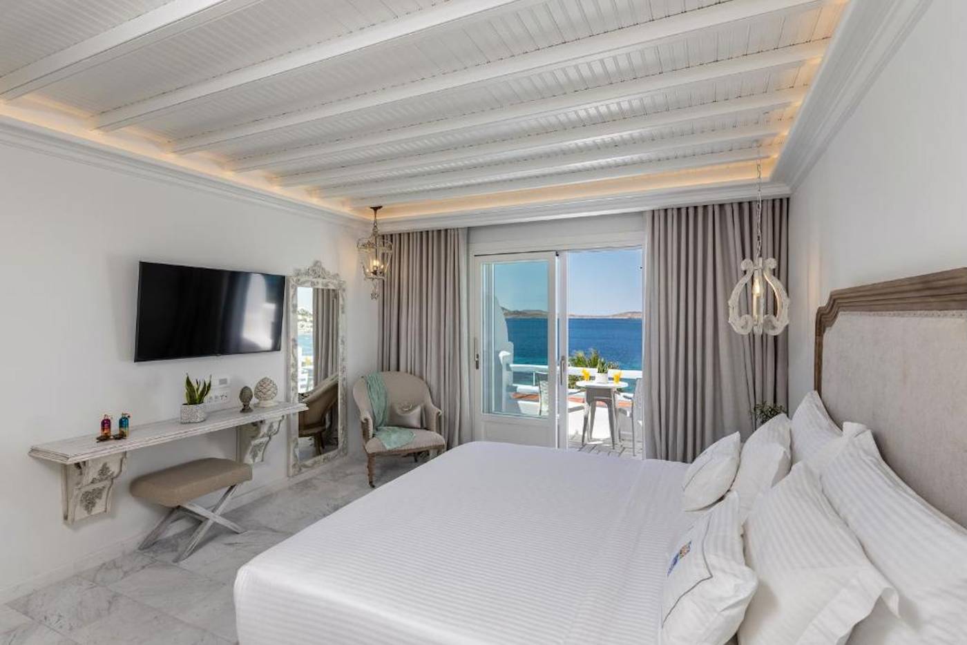 Saint-John-Hotel-Villas---Spa-Room-36