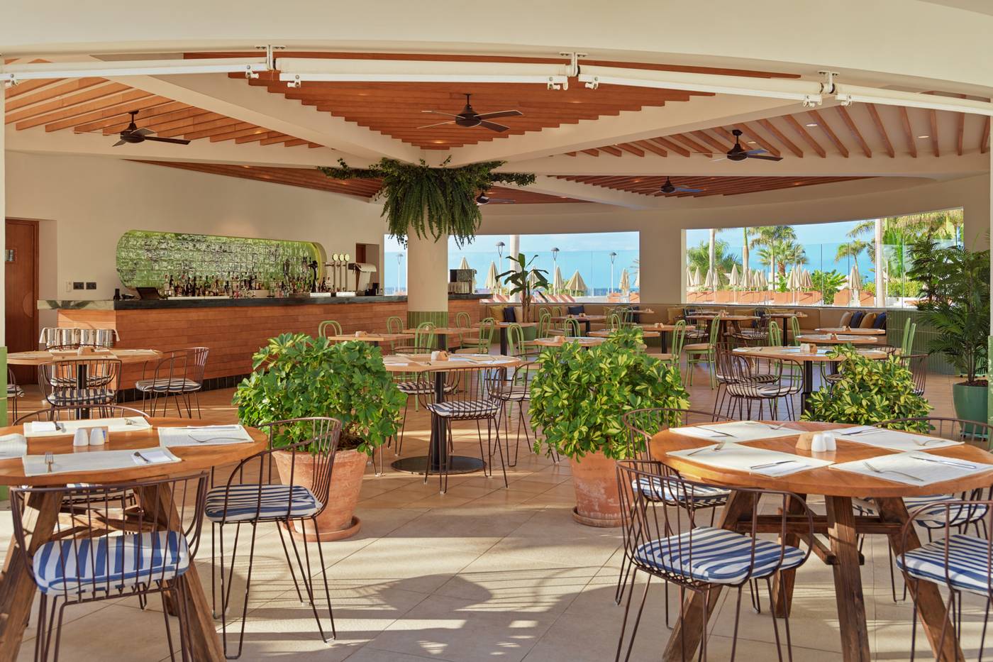 H10-Atlantic-Sunset-Horizons-Collection-Bar-48