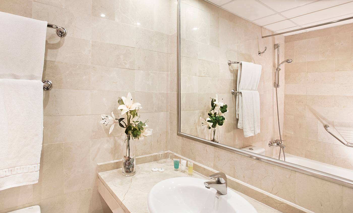 Sunset-Beach-Club-Room-35