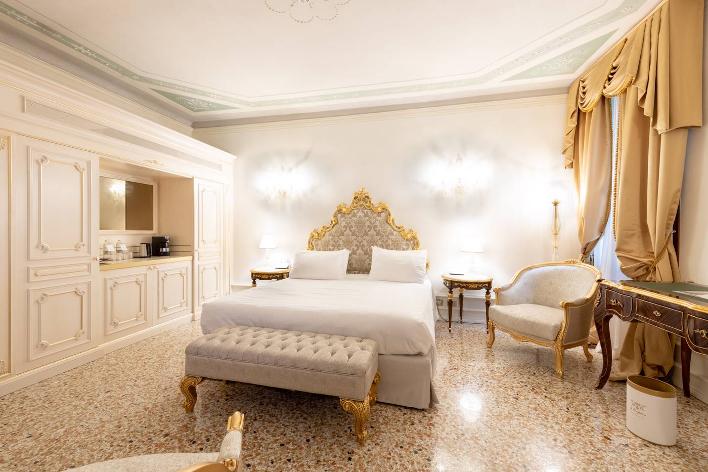 Ca-Bonfadini-Historic-Experience-Room-19