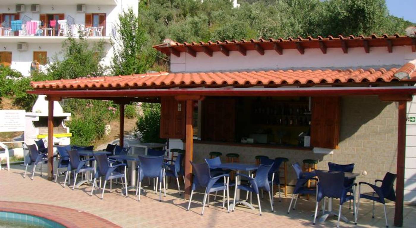 Diamantis-Studios-Bar-3