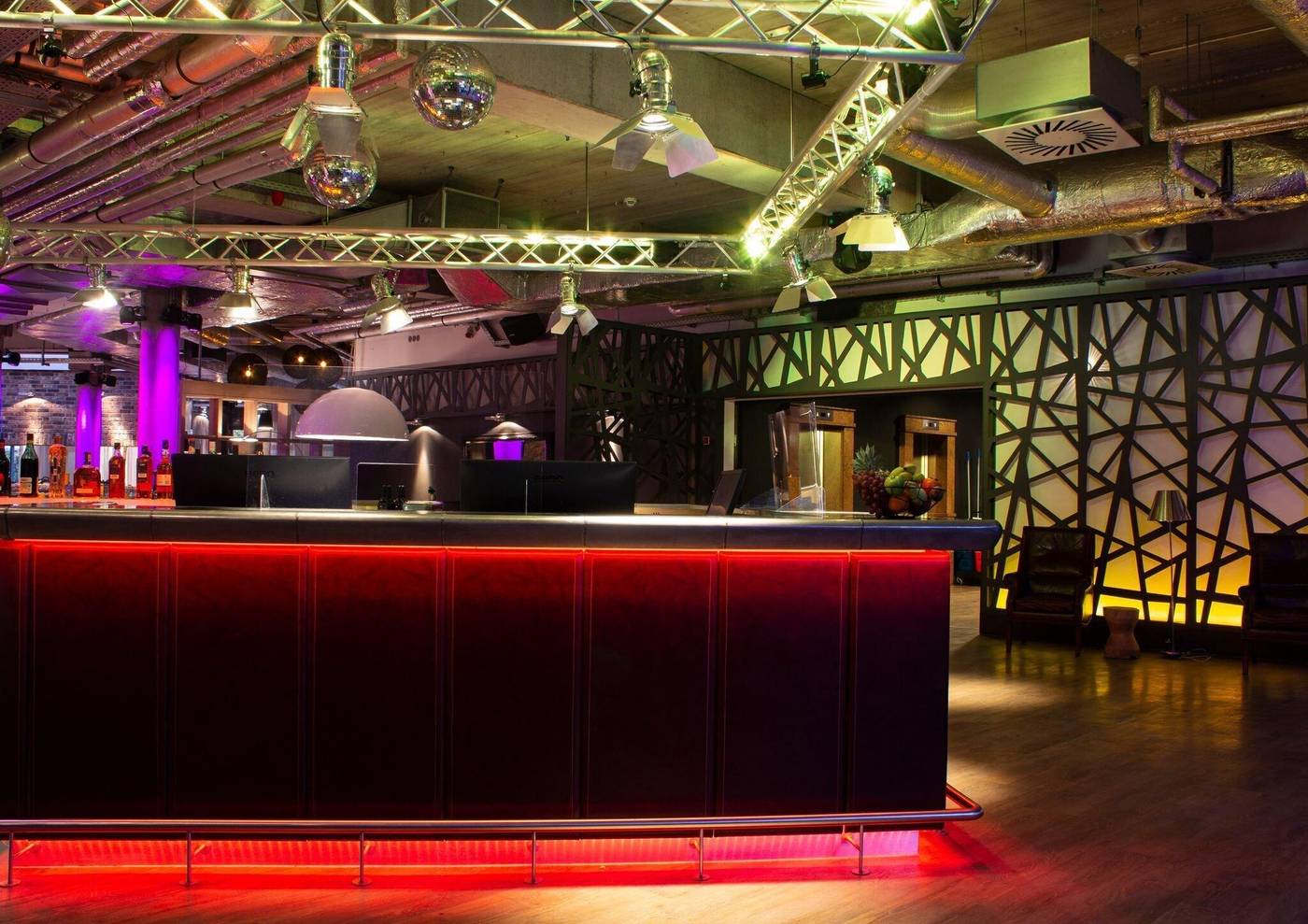 pentahotel-Berlin-Potsdam-Lobby-10