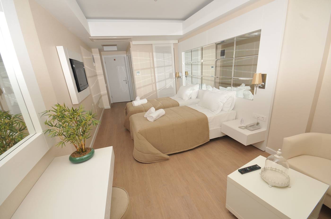 Alesta-Yacht-Hotel-Room-12
