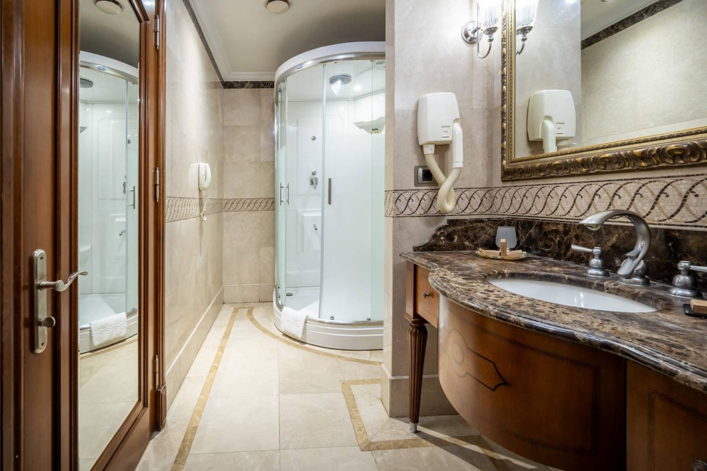 The-Central-Palace-Boutique-Room-38