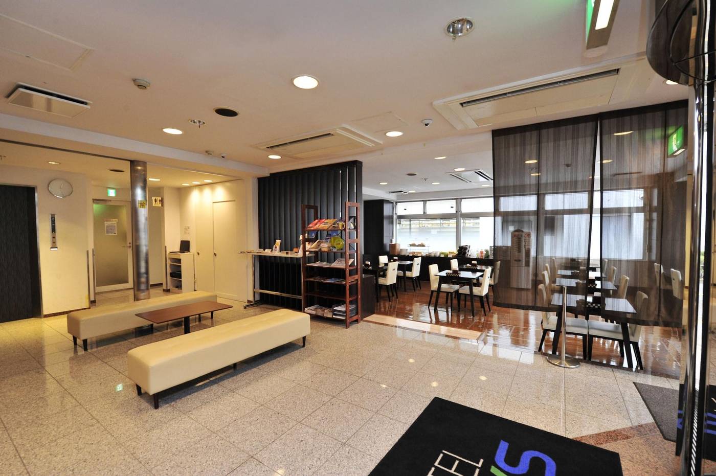 Hotel Toms-Japan-TOKYO-Lobby-9