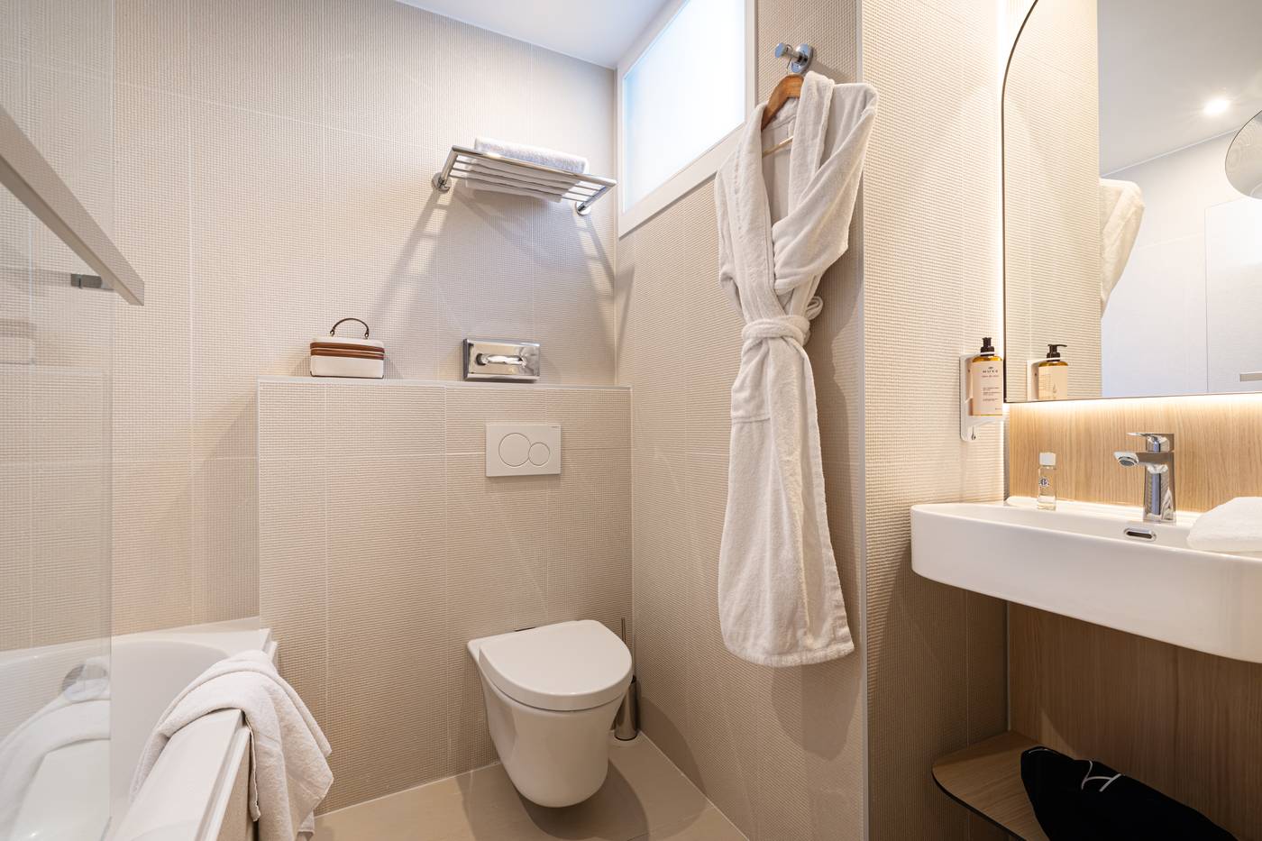 Albert-Premier-Room-17