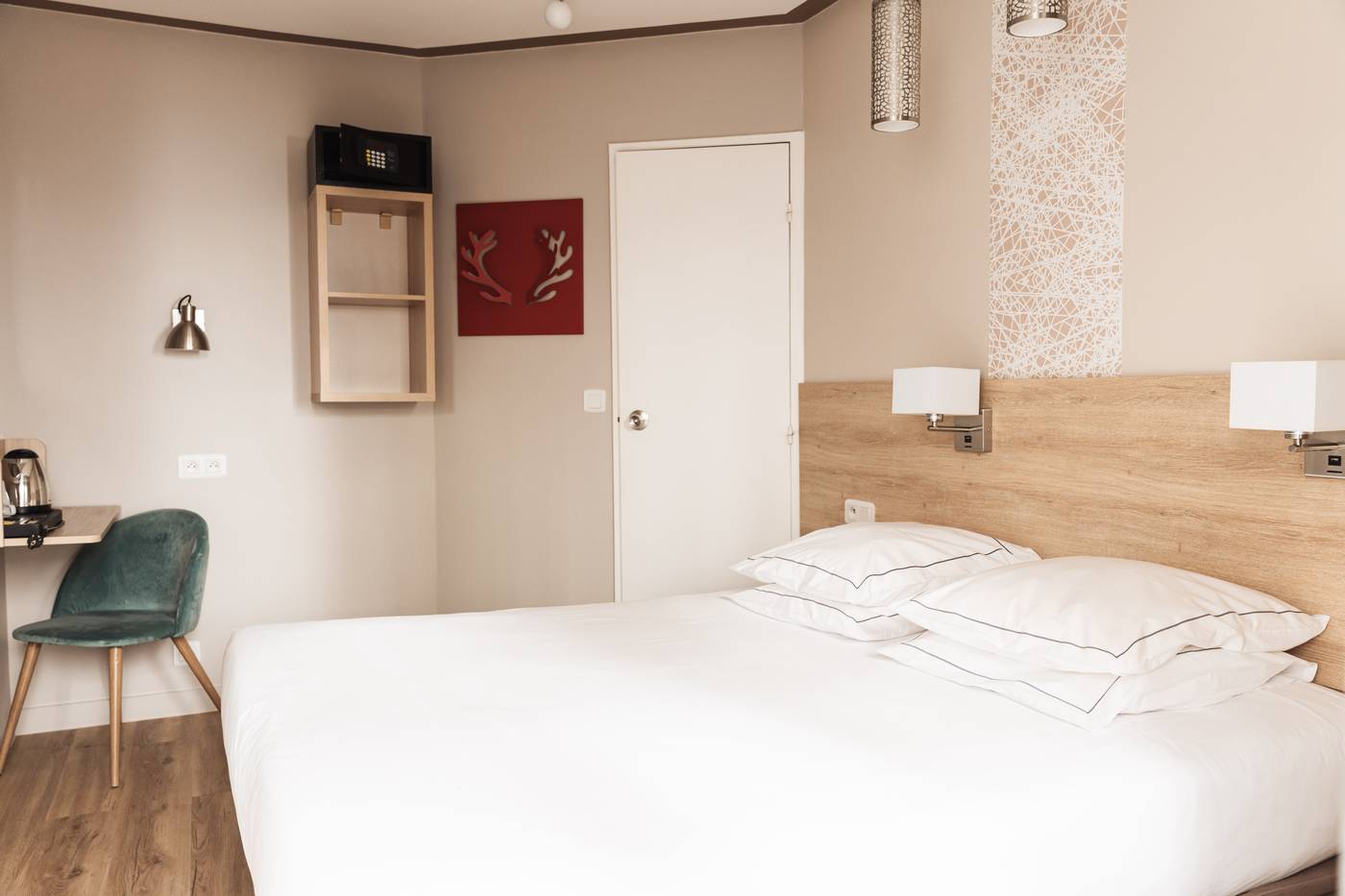 Hotel-Eiffel-Segur-Room-18