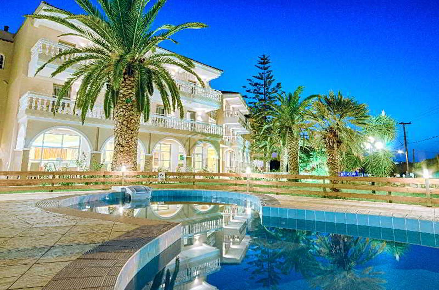 Jupiter-Hotel-Pool-1