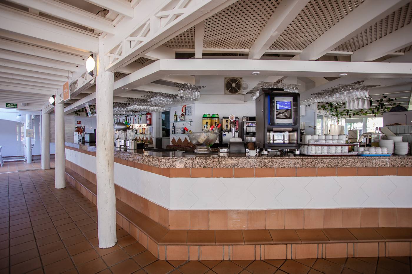 Servatur-Waikiki-Bar-53