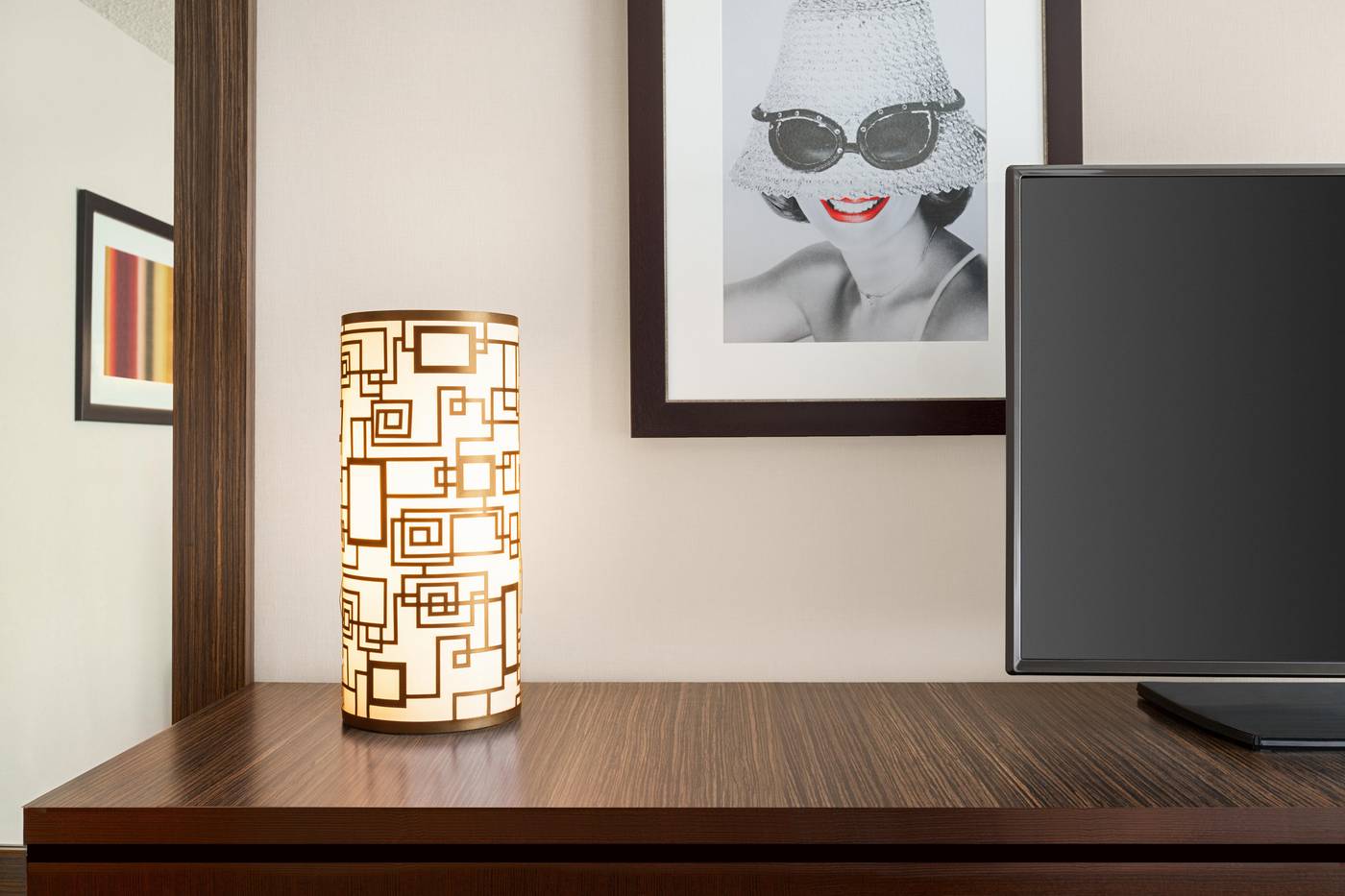 Holiday-Inn-Boston-Bunker-Hill-Area-Room-10