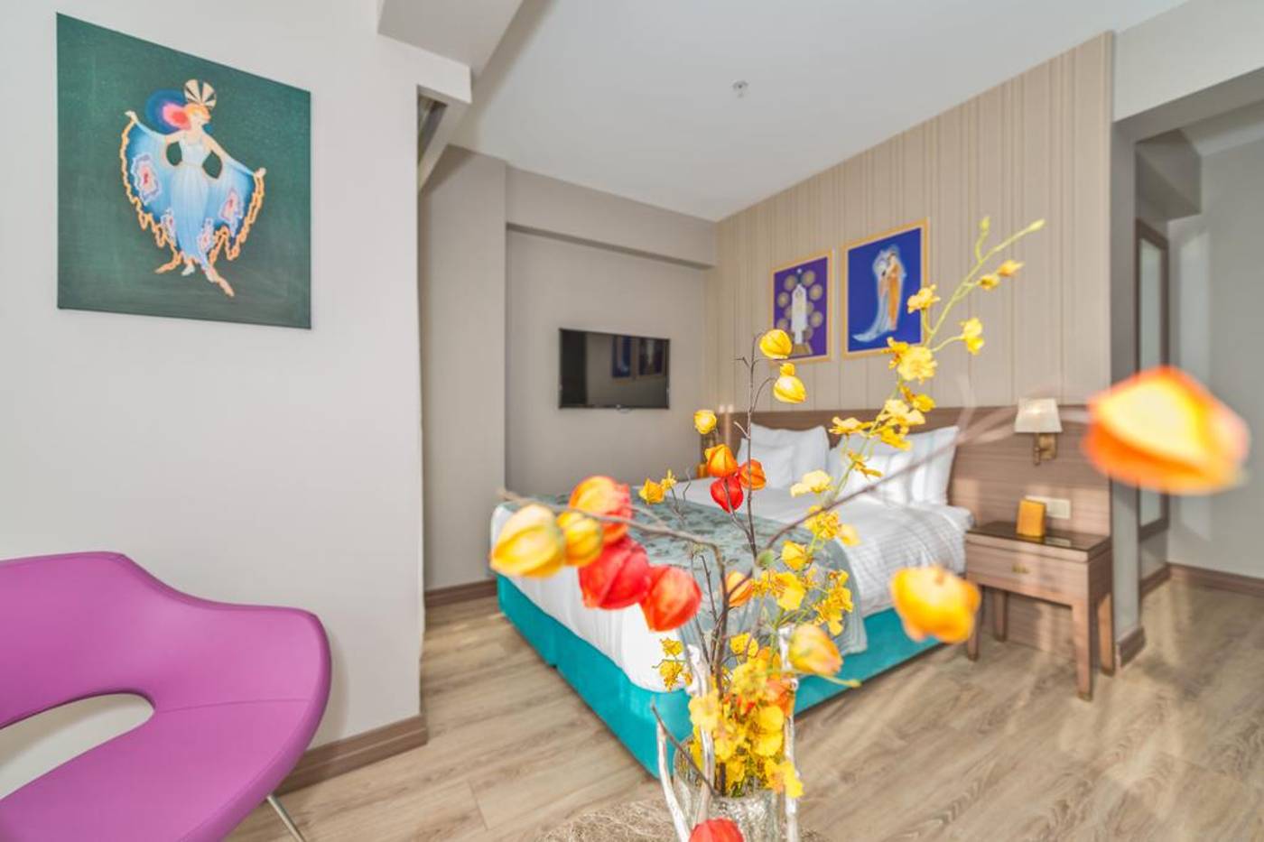 Taximist-Hotel-Room-21