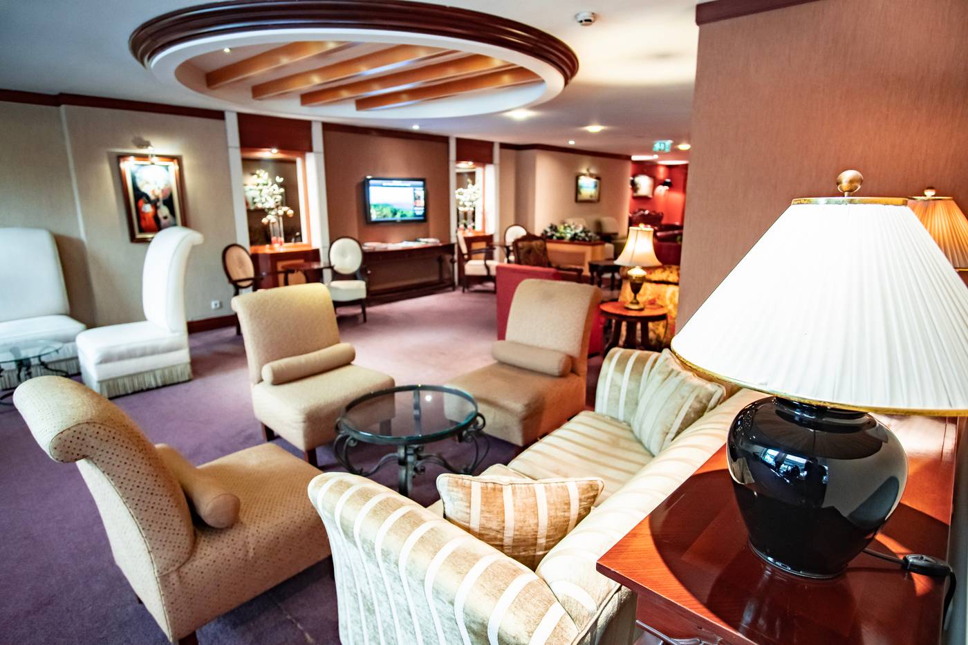 Eresin-Taxim-Premier-Lobby-11