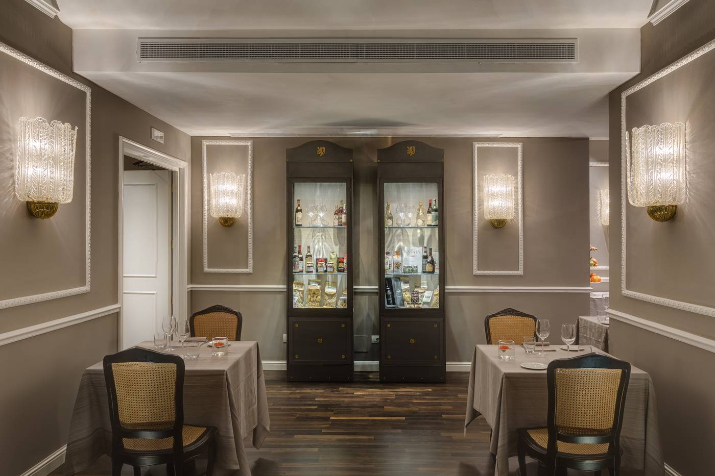 Plaza-Lucchesi-Restaurant-20