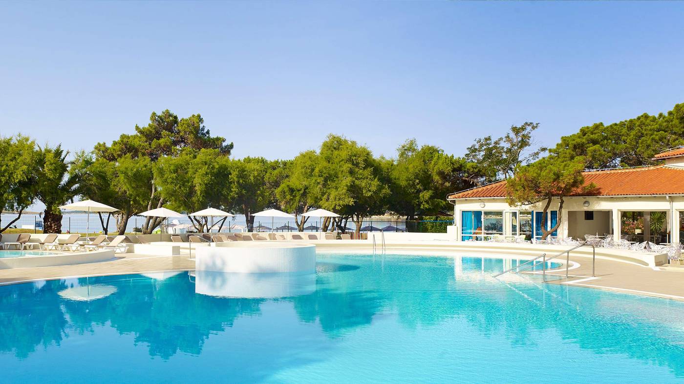 Park-Plaza-Belvedere-Pool-2