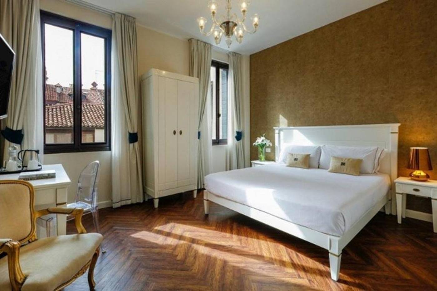 Sonder-Salute-Palace-Room-44