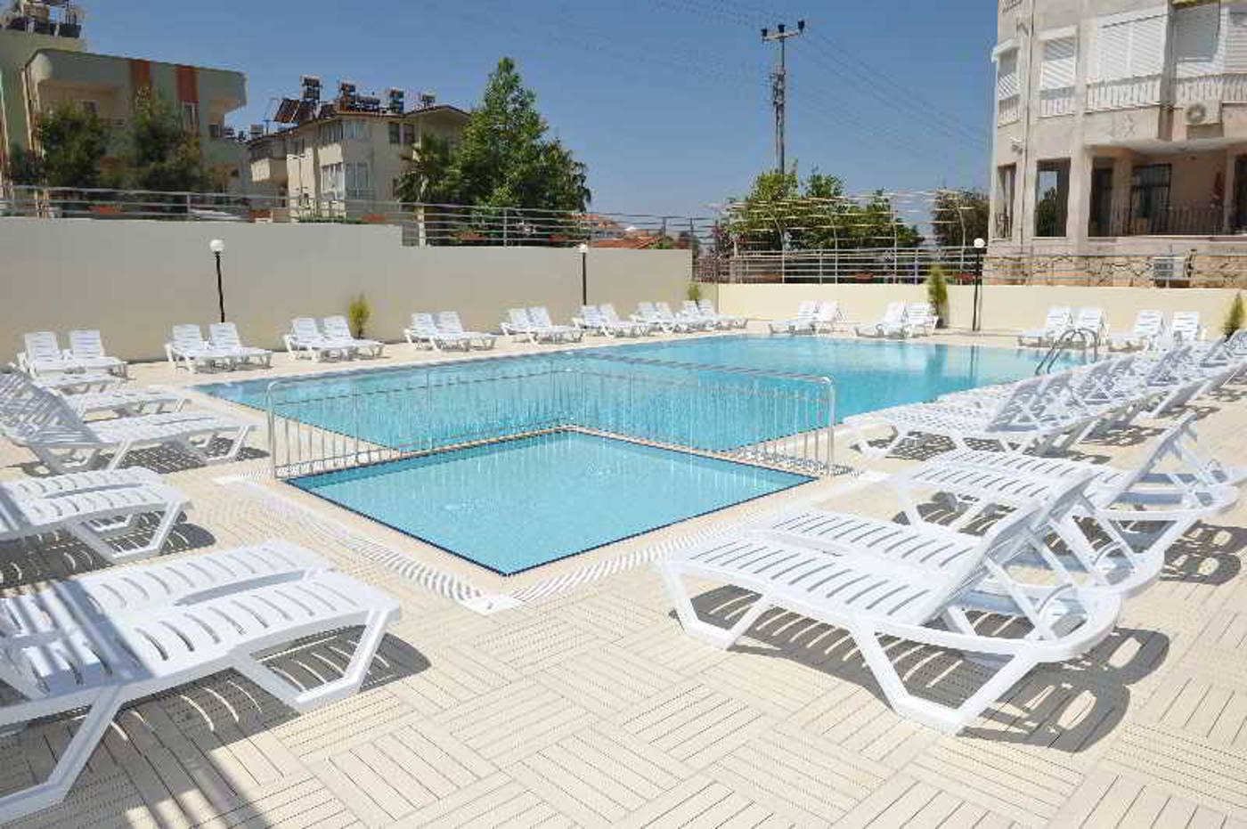 Harmony-Side-Hotel-Pool-10