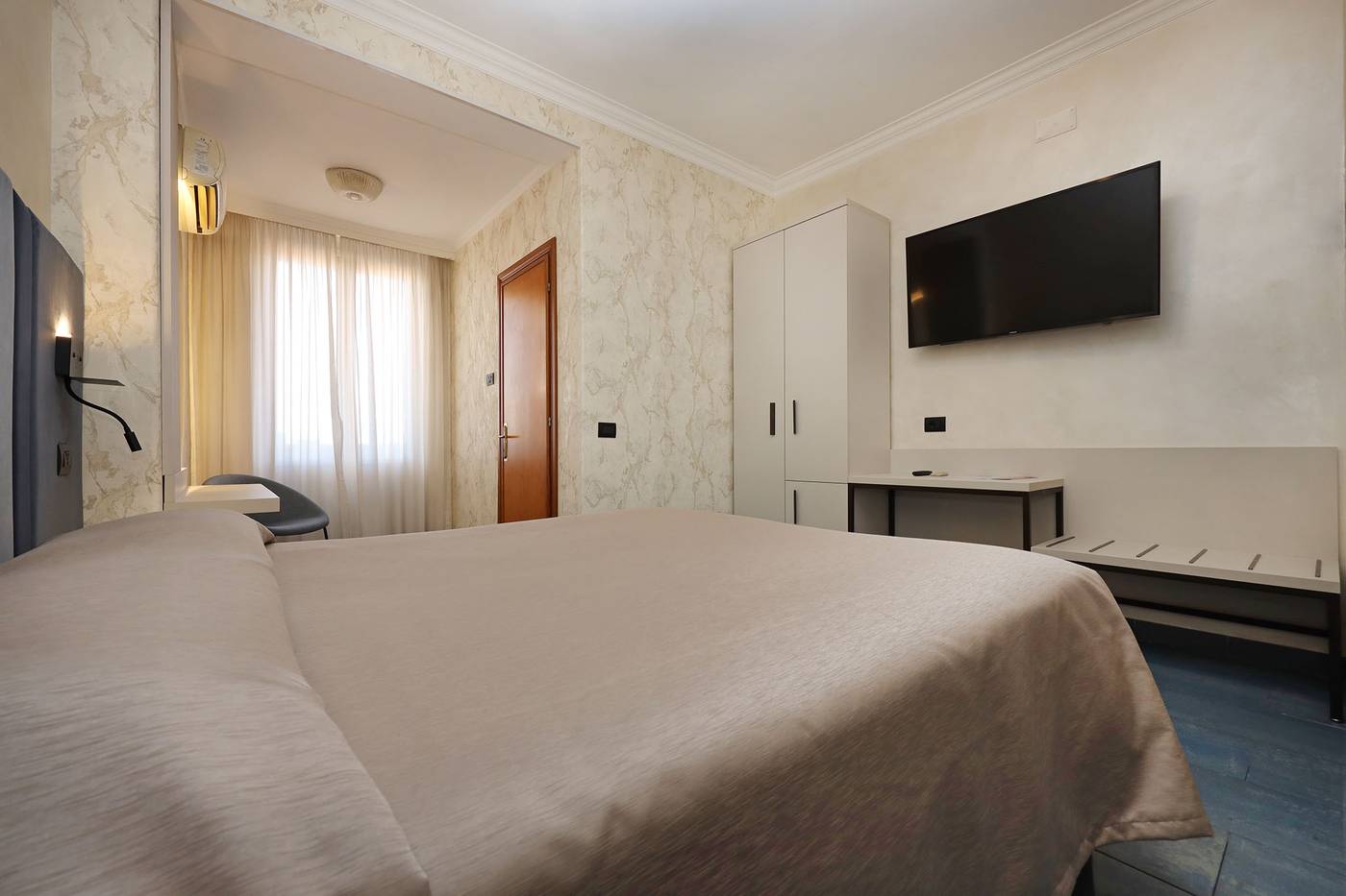 Rimini-Hotel-Room-24
