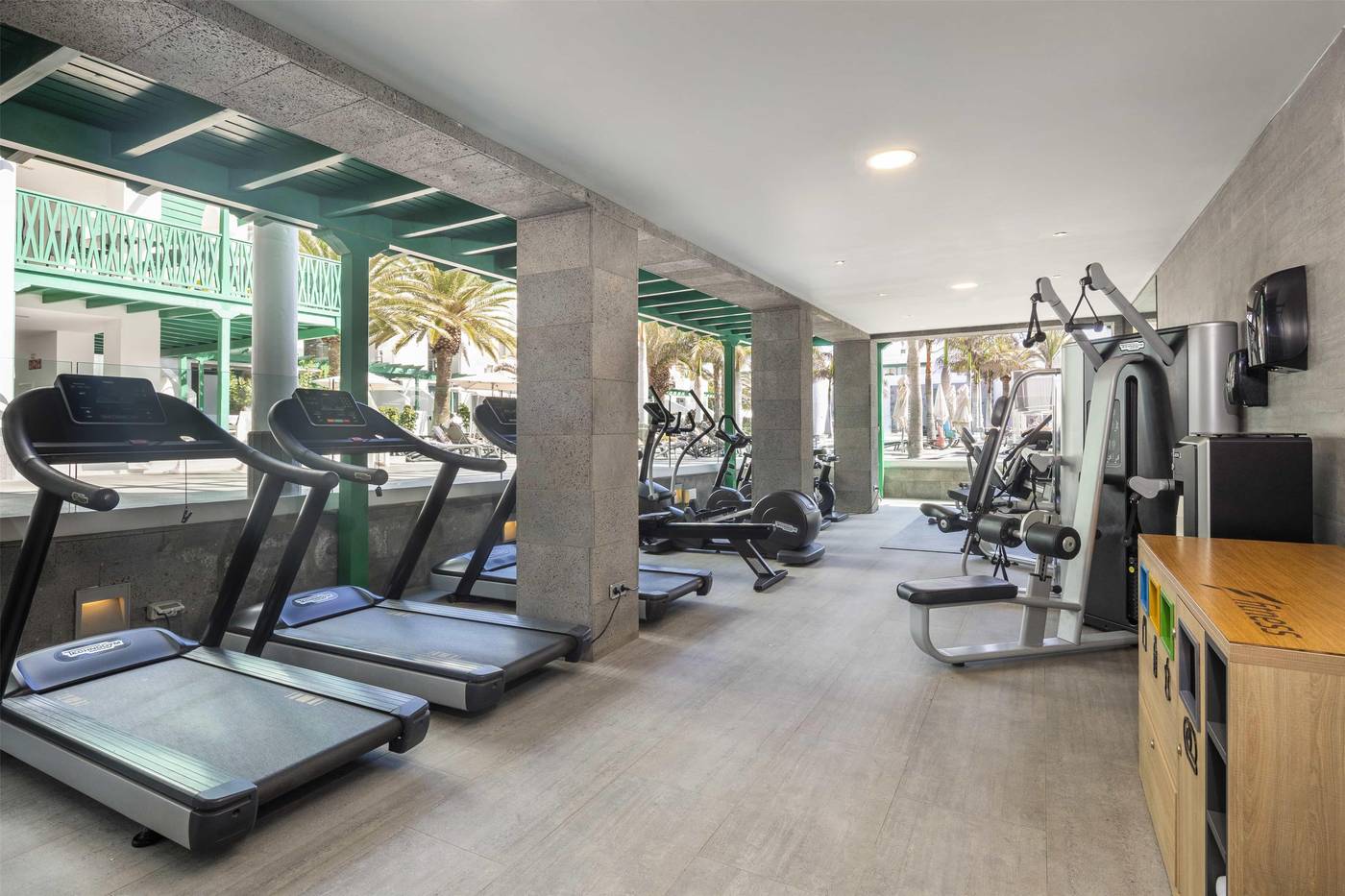 Barcelo-Teguise-Beach-Sports-and-Entertainment-80