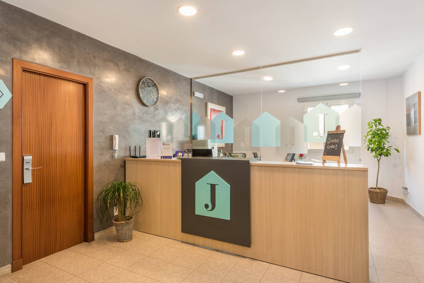 Hostal-JUME-Lobby-54