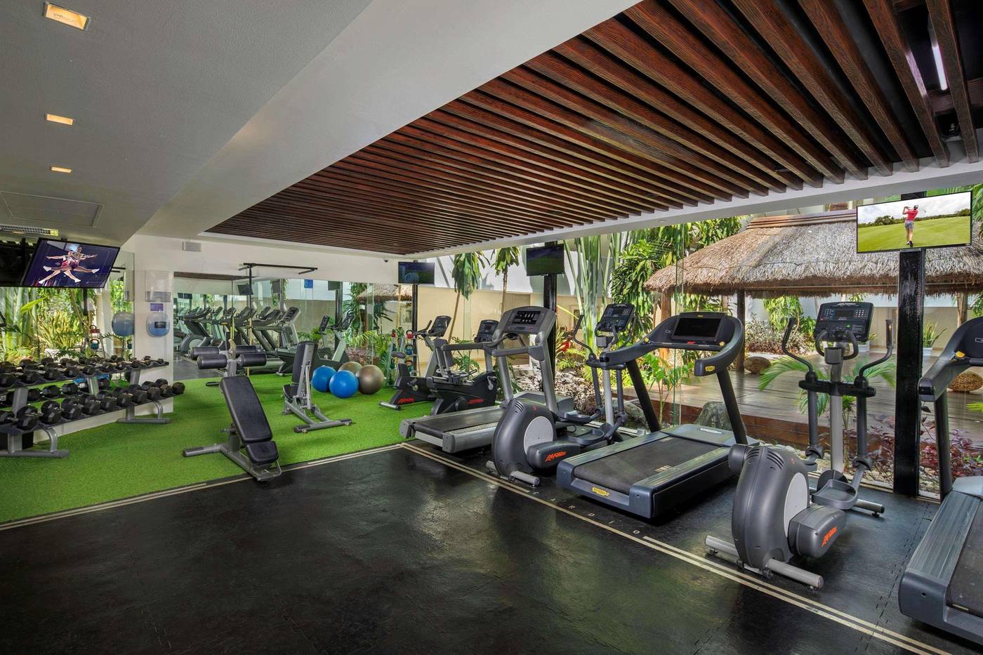 Playacar-Palace-Sports-and-Entertainment-52